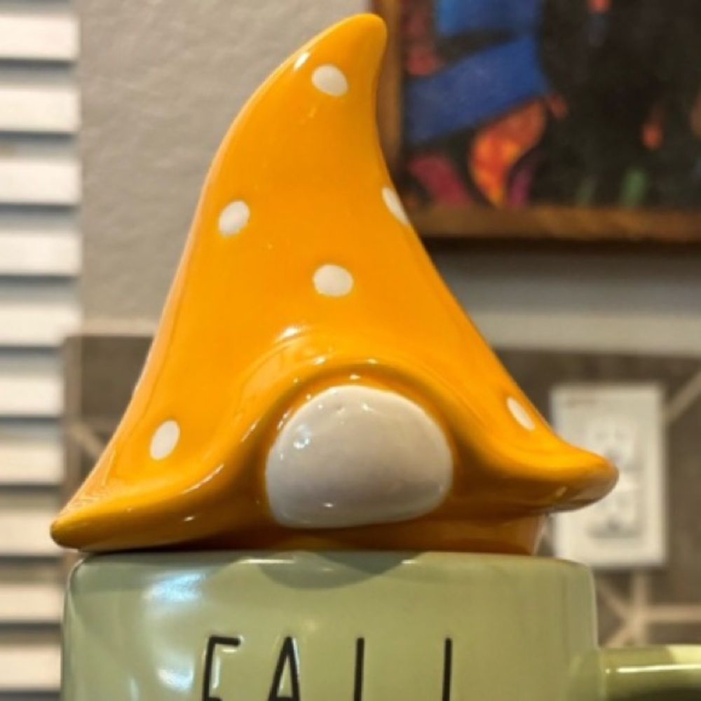 Rae Dunn mug with topper - Picture 4 of 4